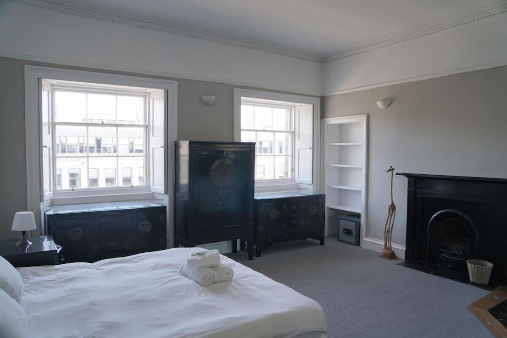 Prime Edinburgh City Centre - 4 Bed Penthouse ภายนอก รูปภาพ