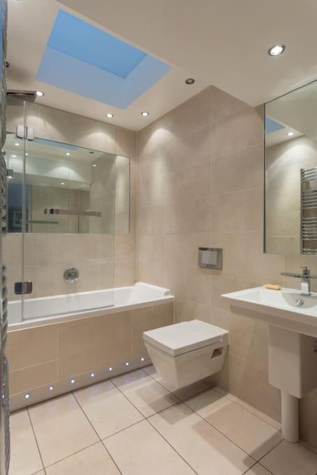 Prime Edinburgh City Centre - 4 Bed Penthouse ภายนอก รูปภาพ