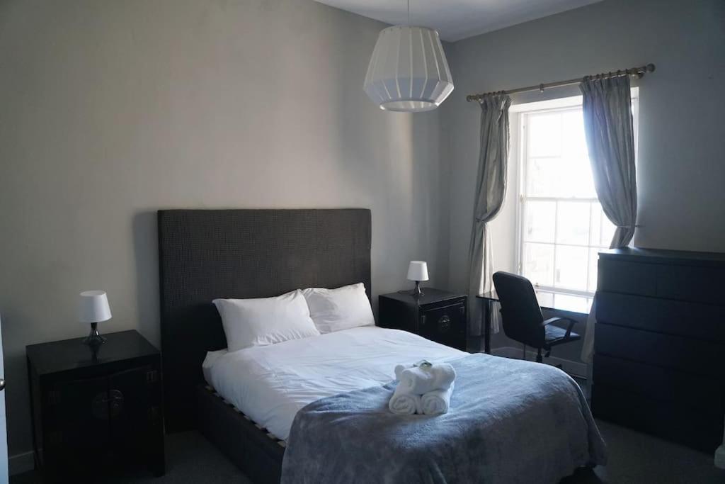 Prime Edinburgh City Centre - 4 Bed Penthouse ภายนอก รูปภาพ