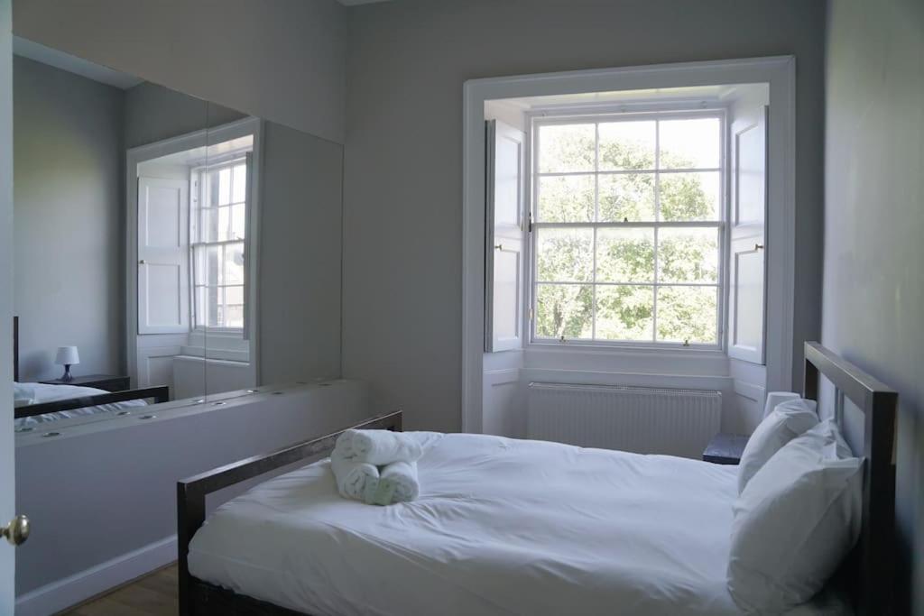 Prime Edinburgh City Centre - 4 Bed Penthouse ภายนอก รูปภาพ