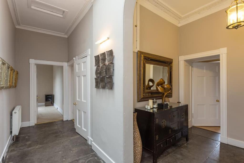 Prime Edinburgh City Centre - 4 Bed Penthouse ภายนอก รูปภาพ